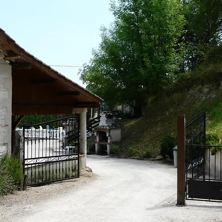 Domaine Privé Du Treil Piscine Et Privés De 2 à 20 Pers Hébergement de vacances Courbiac