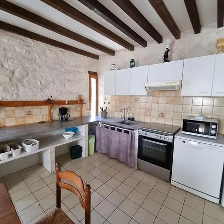 Domaine Privé Du Treil Piscine Et Privés De 2 à 20 Pers Hébergement de vacances Courbiac