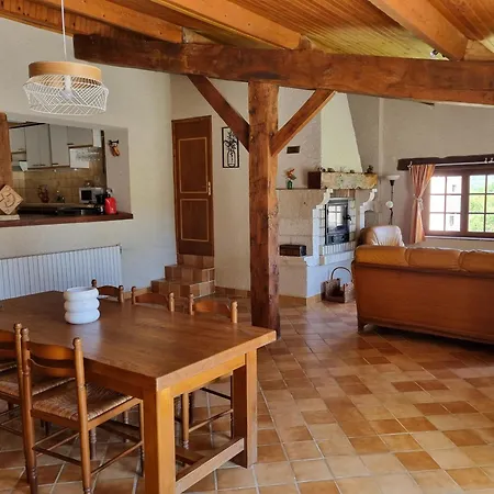 Domaine Privé Du Treil Piscine Et Privés De 2 à 20 Pers Courbiac