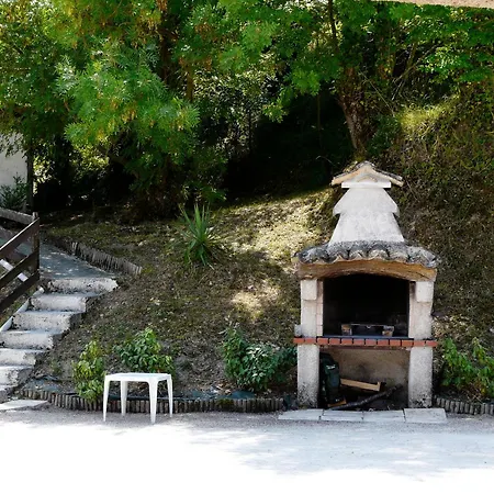 Hébergement de vacances Domaine Privé Du Treil Piscine Et Privés De 2 à 20 Pers Courbiac